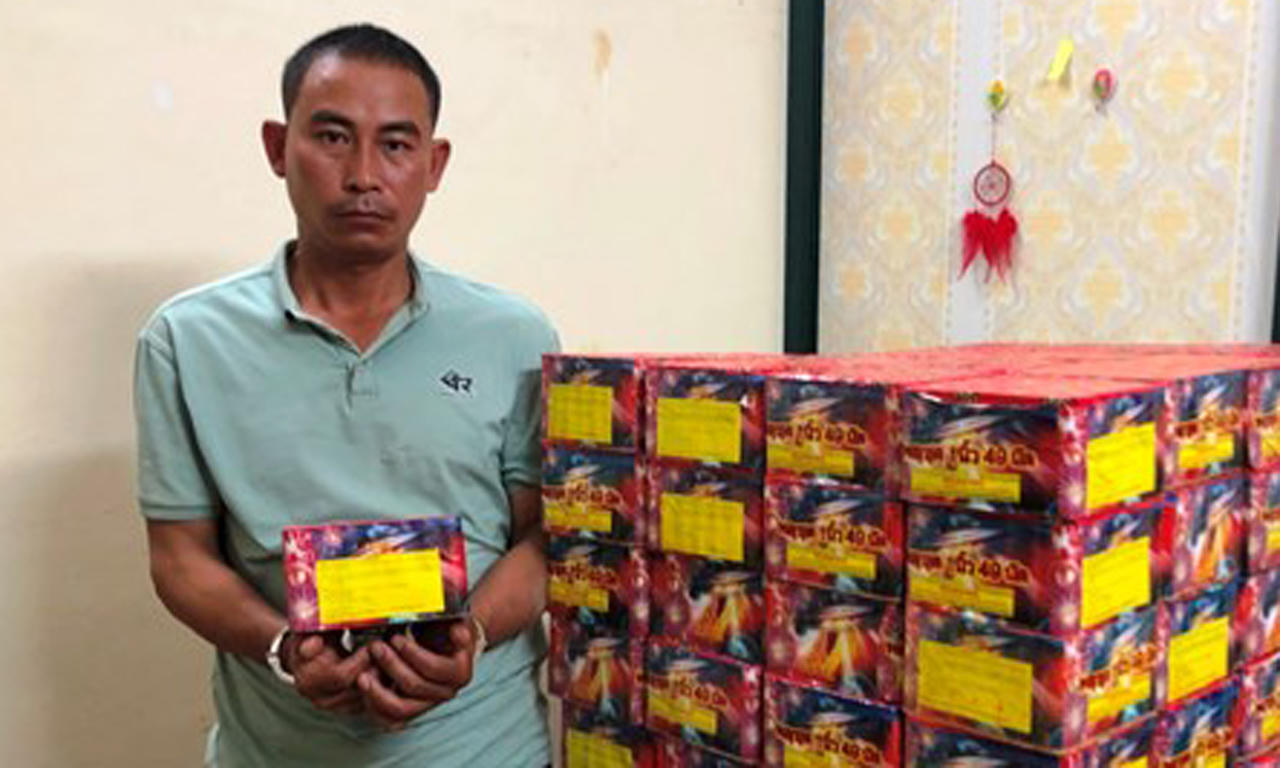 Nghệ An: Bắt giữ đối tượng vận chuyển hàng tạ pháo do nước ngoài sản xuất