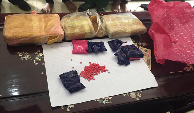 Hà Tĩnh: Bắt 3 đối tượng tàng trữ trái phép 90 gói ma tuý tổng hợp
