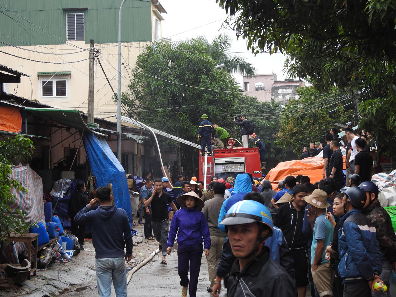 Cháy kho hàng chợ Vinh