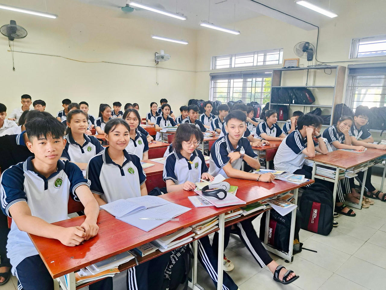 Tiếp bước cho học sinh dân tộc thiểu số Nghệ An đến trường