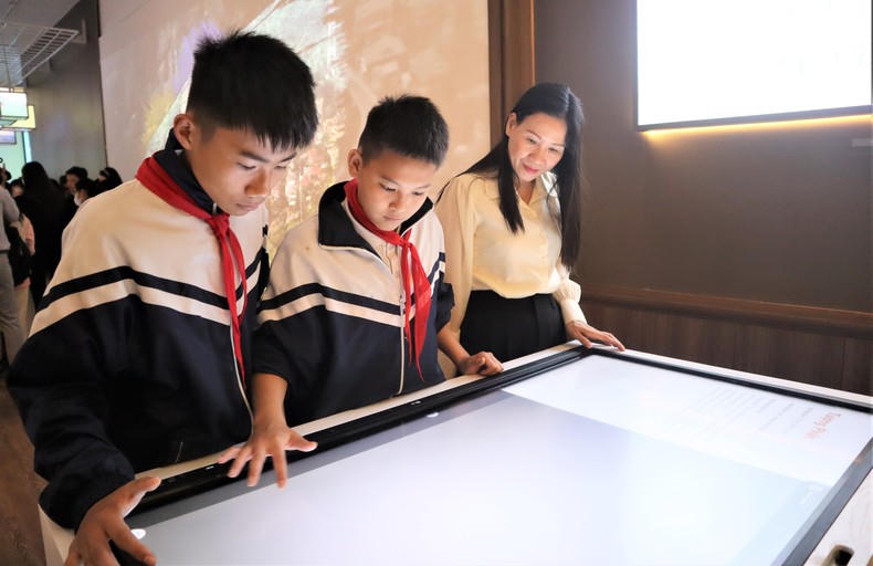 Xúc động triển lãm “Theo dấu chân Đại tướng”