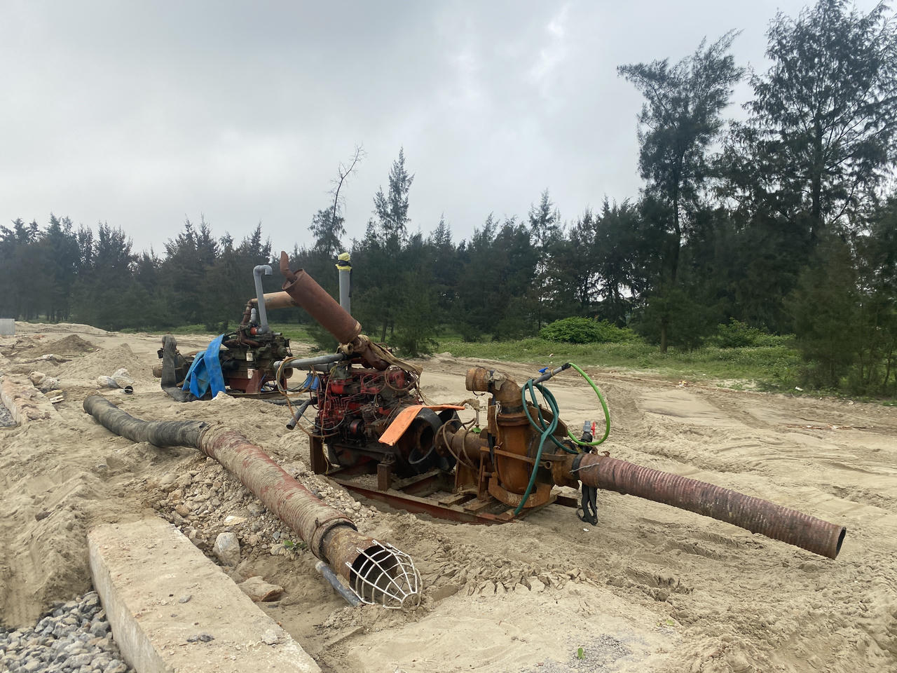 Phát hiện doanh nghiệp hút trộm cát biển để thi công kè biển tại Cửa Lò