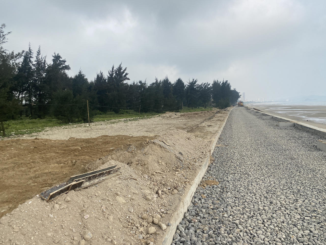 Phát hiện doanh nghiệp hút trộm cát biển để thi công kè biển tại Cửa Lò