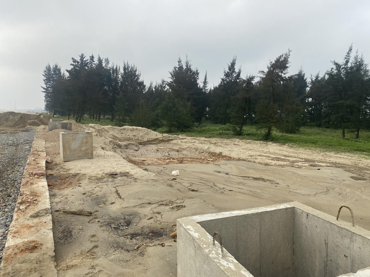 Phát hiện doanh nghiệp hút trộm cát biển để thi công kè biển tại Cửa Lò