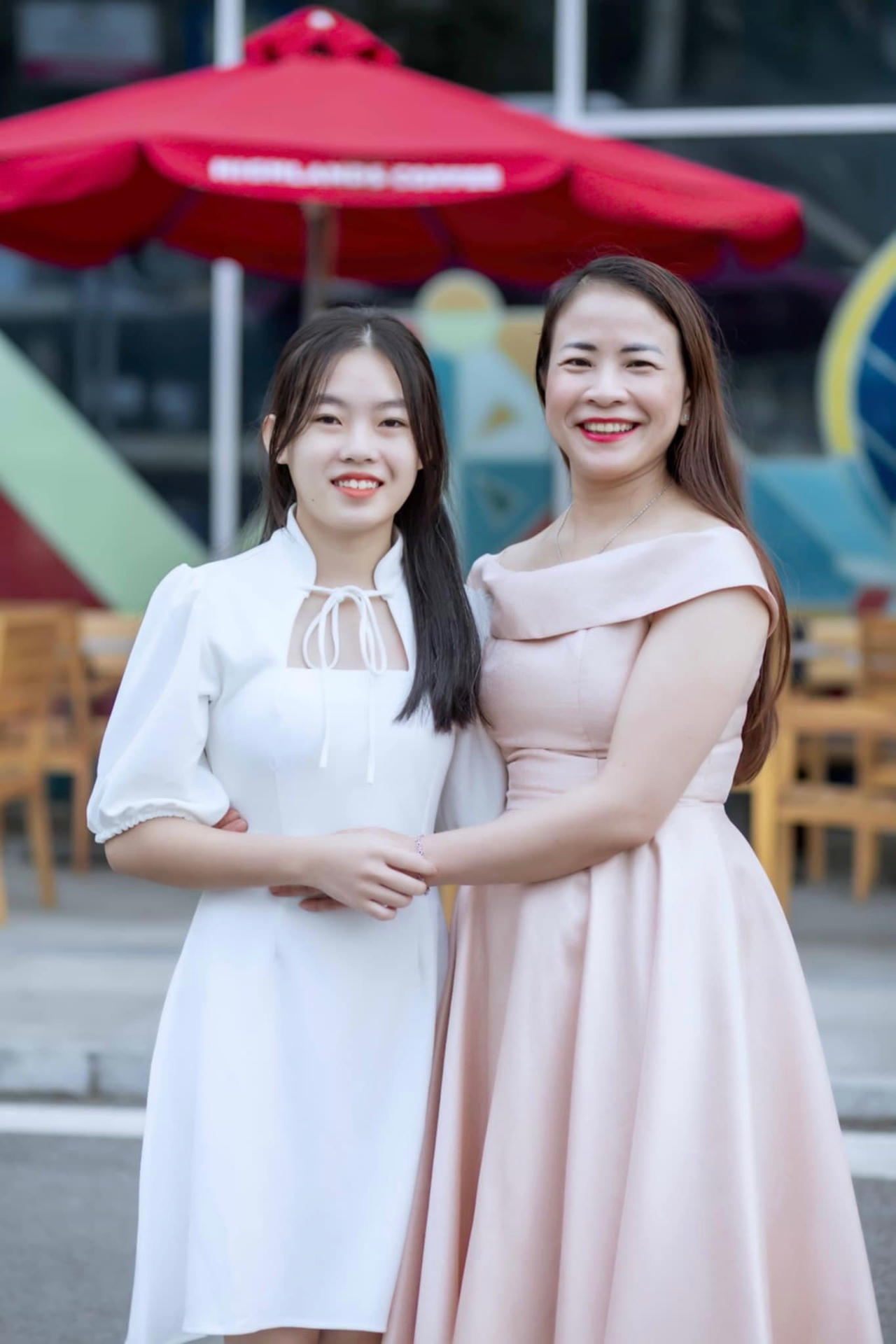 Nữ sinh nghèo dân tộc Thái 'sợ' môn Văn và hành trình trở thành thủ khoa khối C