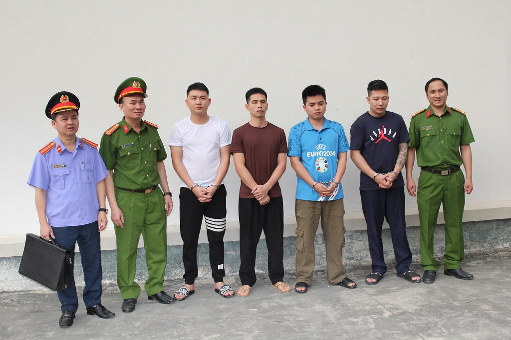 Bắt tạm giam nhóm đối tượng sản xuất 3.500 tấn giá đỗ ngâm hóa chất