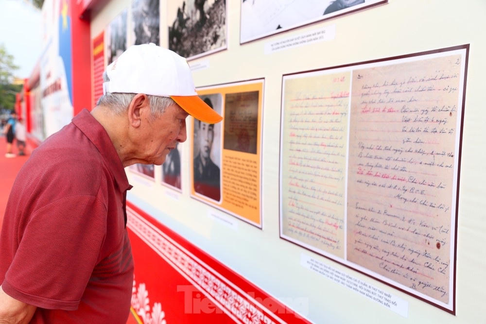 Những hình ảnh xúc động tại chuyên đề '50 năm thống nhất và khát vọng vươn mình'