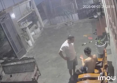 Người đàn ông bị 2 đối tượng hành hung ngay tại nhà riêng