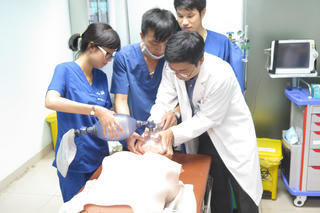 Ranh giới sinh tử trong mắt bác sĩ hồi sức cấp cứu