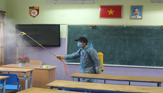 Sử dụng kinh phí chăm sóc sức khỏe ban đầu để mua thuốc sát trùng và xà phòng chống dịch Covid-19
