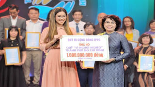 Tiên Nguyễn tiếp tục ủng hộ người nghèo TP Hồ Chí Minh 1 tỷ đồng