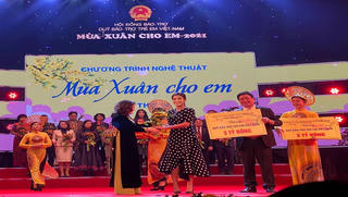 Tiên Nguyễn trao tặng 3 tỷ đồng tại chương trình “Mùa xuân cho em”
