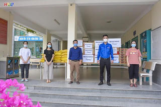 Trường ĐHSP Hà Nội 2 hỗ trợ sinh viên ở KTX vượt khó khăn do dịch COVID-19 