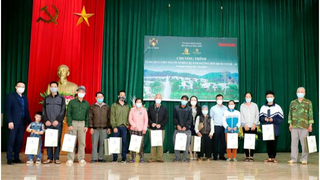 Tập đoàn Việt Mỹ tặng quà đồng bào nghèo tại Huyện Lương Sơn Hòa Bình