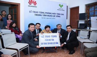 Huawei tặng phòng máy tính cho Trung tâm Nghị Lực Sống 