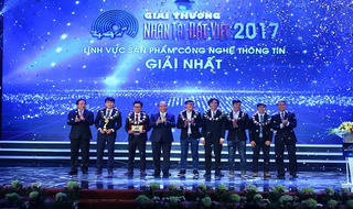Thủ tướng Nguyễn Xuân Phúc trao giải thưởng Nhân tài Đất Việt