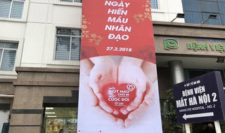 Y bác sĩ Bệnh viện Mắt Hà Nội 2 hiến máu nhân đạo trong ngày Thầy thuốc Việt Nam