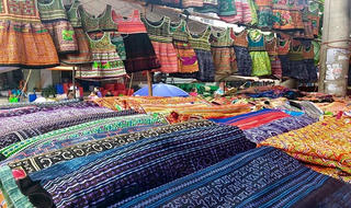 Màu sắc chợ phiên