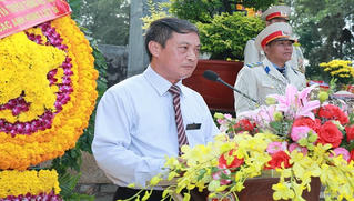 Bộ Thông tin và Truyền thông dâng hương tại Nghĩa trang liệt sỹ ngành Giao bưu - Thông tin 