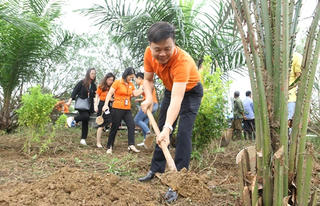 Chạy 20 vòng trái đất để trồng thêm 20.000 cây xanh 