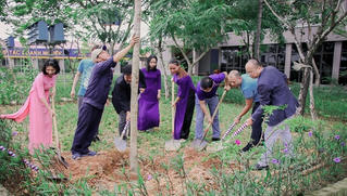 20/11, Đại học Phú Xuân không nhận hoa, chỉ nhận cây xanh