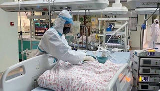 Em bé 6 tuần tuổi nhiễm Covid-19 có cha là tín đồ Tân Thiên Địa