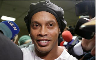 Cựu danh thủ Ronaldinho: Hành trình từ đỉnh cao xuống vực sâu