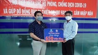 Địa ốc Kim Oanh tặng 650 triệu đồng góp sức phòng, chống dịch Covid-19 và hỗ trợ người dân vùng hạn mặn
