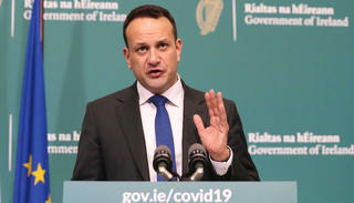 Thủ tướng Ireland đăng ký trở lại làm bác sĩ để cứu chữa bệnh nhân Covid-19