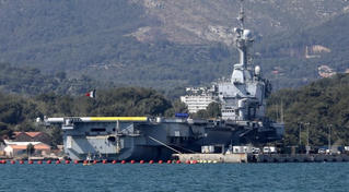 Virus corona đã lên tàu sân bay Charles de Gaulle thế nào?