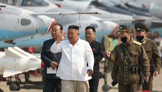 Truyền thông Triều Tiên đưa tin mới nhất về hoạt động của Nhà lãnh đạo Kim Jong-un giữa tin đồn sức khỏe