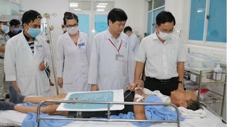 Tập trung cứu chữa người bị thương trong vụ sập công trình ở Đồng Nai