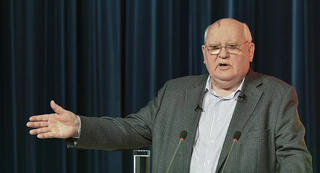Phát ngôn ngạc nhiên của Cựu Tổng thống Liên Xô Gorbachev trong khi nước Nga đang căng mình chống dịch COVID-19
