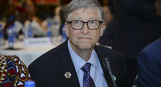 Bill Gates phủ định “thuyết âm mưu” gắn chip cho con người để chữa Covid-19