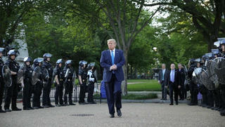 Tổng thống Trump muốn triển khai 10.000 quân đến Washington