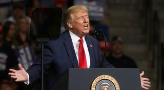 Tổng thống Trump gọi xét nghiệm COVID-19 là 'dao hai lưỡi'