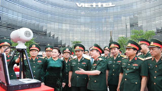 Chủ tịch Quốc hội: ‘Viettel cần trở thành hạt nhân cho Tổ hợp Công nghiệp Quốc phòng công nghệ cao’