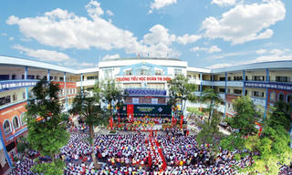Trường tiểu học Đoàn Thị Điểm (Hà Nội) bỏ quên học sinh lớp 3 trên xe đưa đón