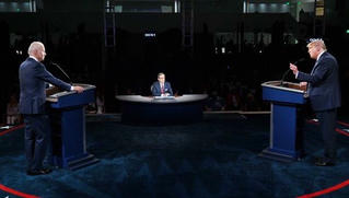 Bầu cử Tổng thống Mỹ: Donald Trump và Joe Binden có cuộc tranh luận “hỗn loạn”