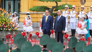 Thủ tướng Nguyễn Xuân Phúc chủ trì Lễ đón Thủ tướng Nhật Bản