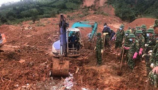Truy thăng quân hàm cho các cán bộ Đoàn Kinh tế-Quốc phòng 337