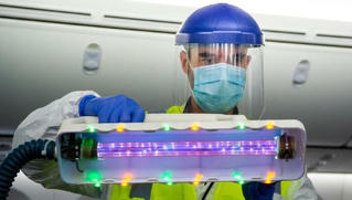 Boeing và Đại học Arizona trình diễn các dụng cụ và kỹ thuật có thể ngừa Covid-19 