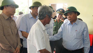 Thủ tướng thị sát, chỉ đạo khắc phục hậu quả bão lũ các tỉnh Quảng Nam, Quảng Ngãi