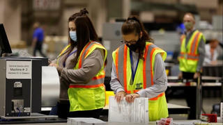 Bang Nevada và Pennsylvania chứng nhận chiến thắng của ông Joe Biden