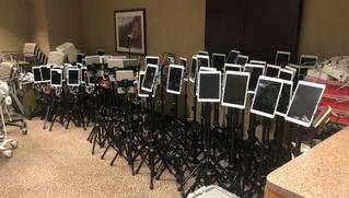 Những chiếc iPad nói lời từ biệt – bức ảnh gây sốt mạng xã hội về câu chuyện đau lòng trong đại dịch COVID-19