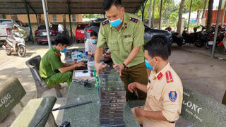 Giữ trên 7.500 điện thoại di động có dấu hiệu nhập lậu