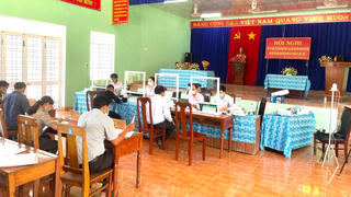 Dồn lực giúp dân thoát nghèo