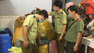 Triệt phá cơ sở sản xuất trà, cà phê giả mạo nhãn hiệu quy mô lớn