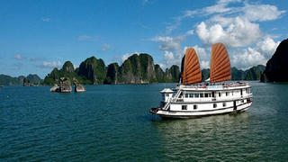 Quảng Ninh đón gần 30.000 lượt du khách sau mở cửa du lịch nội tỉnh