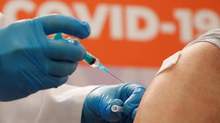Người dân thờ ơ với việc tiêm vaccine ngừa COVID-19, Nga lại có thêm một ngày kỷ lục buồn